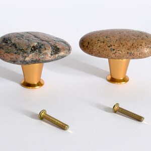 Pull knobs for kitchen cabinets, handles and hinges, cabinet drawer pulls, beach stone knobs for kitchen. Sea stone cabinet handles and pulls. Rock door knobs for dressers. Sea stone door handles set. Pebble door handles for kitchen cabinets.