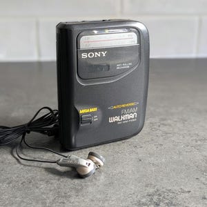 Sony Walkman Cassette Player & Radio WM-FX303 Retro