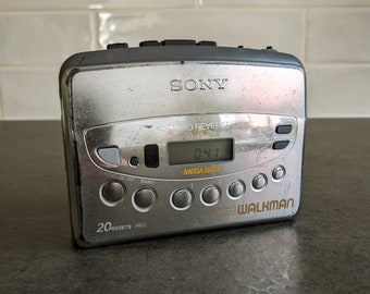 Lecteur de cassettes Walkman et radio Sony WM-FX473 rétro