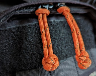Set of 4 zipper pulls - paracord knots - keychains - accessory for bags and clothing