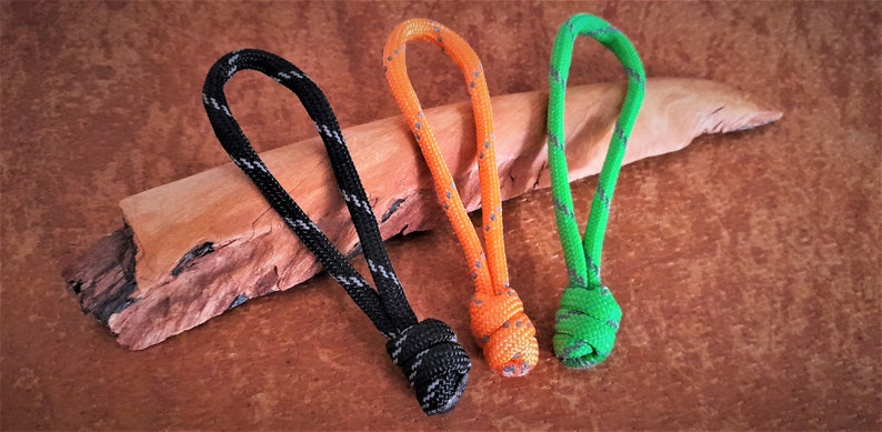Set of 4 zipper pulls - paracord knots - keychains - accessory for bags and clothing Neon-Grün reflekt.