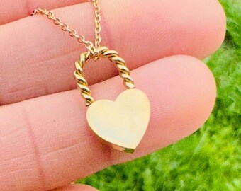 Collana con ciondolo a forma di cuore d'amore minimalista