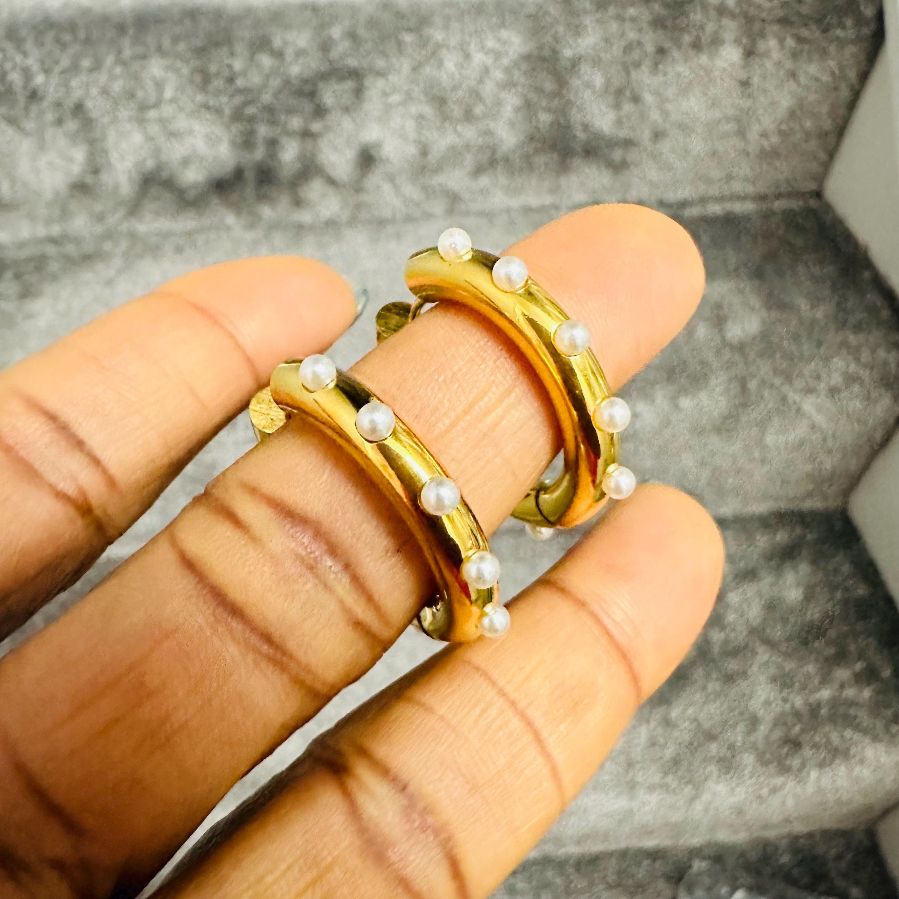 YACHAN Orecchini a cerchio in acciaio inossidabile placcato oro 18 carati per le donne ciondoli a conchiglia di perle gioielli alla moda impermeabili  36
