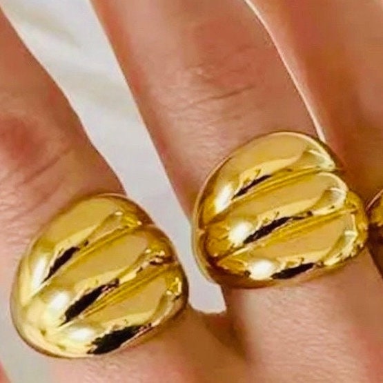 Anello Largo Oro 18k Regolabile: Gioiello Donna In Acciaio Inox Con Scanalature, Ipoallergenico - 2