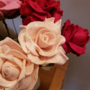 Felt Garden Rose, Large felt rose, Mother Day Gift, Bridal stem, bouquet Bild 5