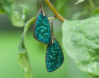 Boucles d'oreilles uniques faites main | Boucles d'oreilles en céramique faites main | pendre et laisser tomber | boucles d'oreilles vert émeraude | poterie | bijoux en argile | beau cadeau