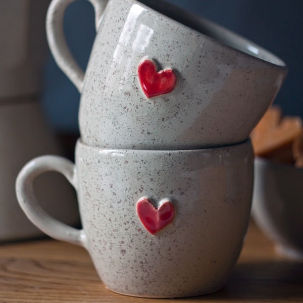 Tazza a forma di cuore in ceramica, tazza da caffè realizzata al tornio, tazza da tè con smalto grigio-beige