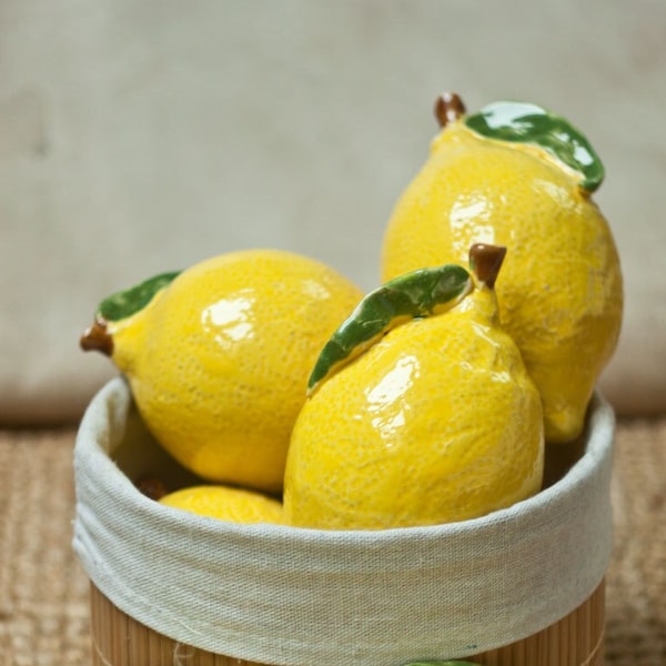 Keramik Zitrone, handgemachte realistische Zitrone, Wohndekoration,