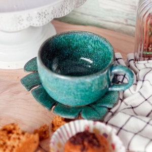 Monstera-shaped cup and saucer, unique cappuciono mug, morning coffee for a plant fan, cup monstera motif, home jungle, green cup