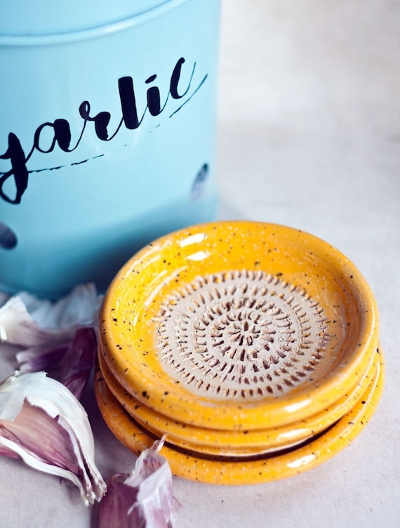 HAND CRAFTED CERAMIC GARLIC GRATER SET