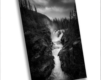 Cascada en fotografía en blanco y negro, río sereno monocromo, fotografía de naturaleza de bellas artes, impresión para decoración del hogar, lienzo de naturaleza en blanco y negro