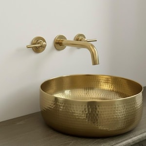 An der Wand befestigter Badezimmer-Hahn aus massivem Messing - Hebelgriff - 19,5 cm