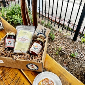 The Lady May&#39;s Southern Biscuit & Preserves Gift Set
