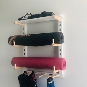 Soporte para esterilla de yoga para colgar en la pared, tapete de yoga para  gimnasio, almacenamiento de yoga, organizador de esteras de entrenamiento