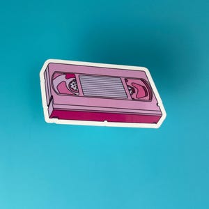 Y2K-stickers, sticker op VHS-tape, tienermeisjescadeaus, cadeaus tween-meisje, kleine stickers, gestanste vinylsticker, vinylsticker van 3 inch
