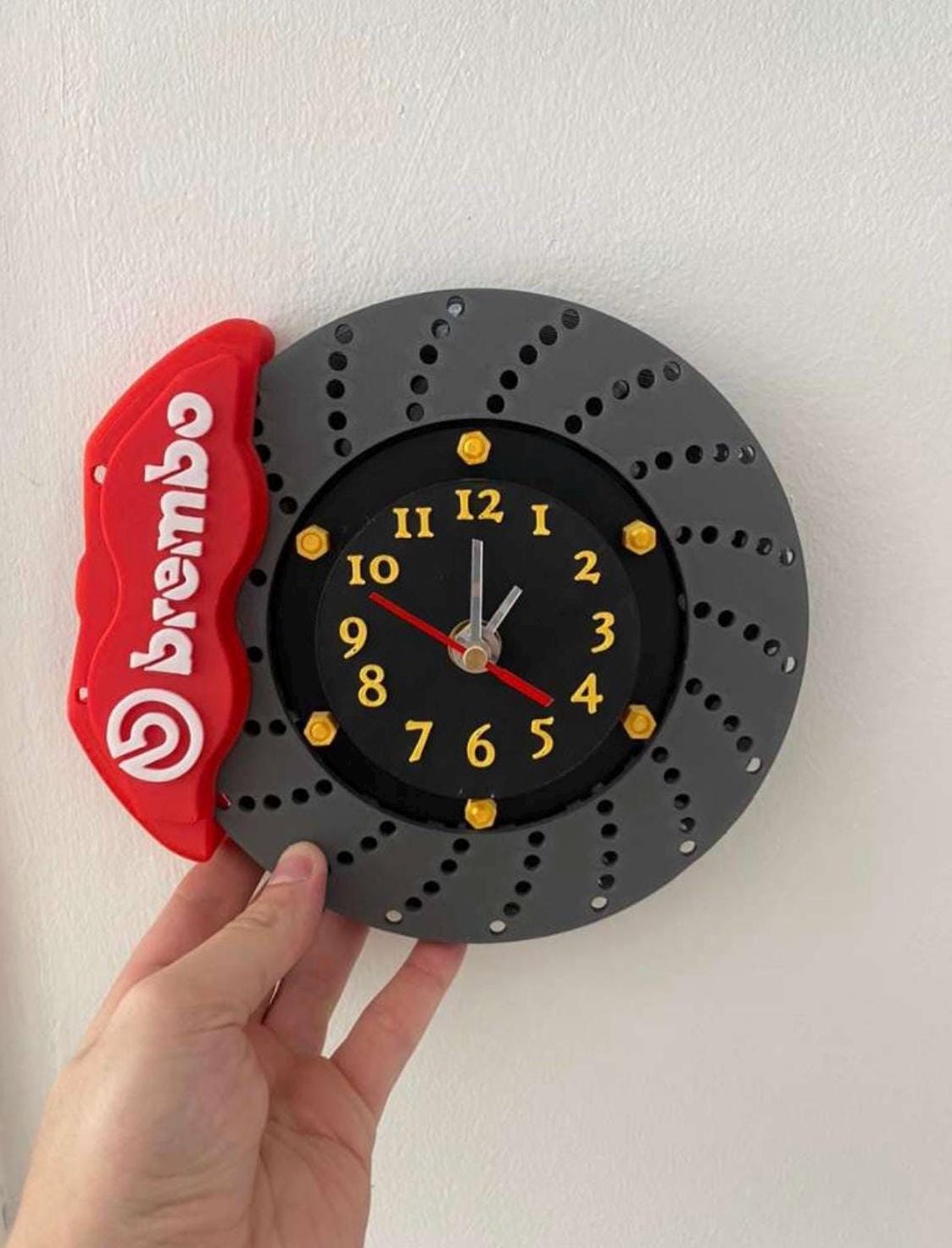 Wall clock in brake disc design with brake caliper – Customizable with different manufacturers