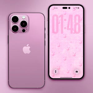 Puede incluir: Una taza de cerámica blanca con un asa negra y el texto "But First, Coffee" en negrita negra. La taza está sobre una superficie de madera. La taza mide aproximadamente 10 cm de alto.