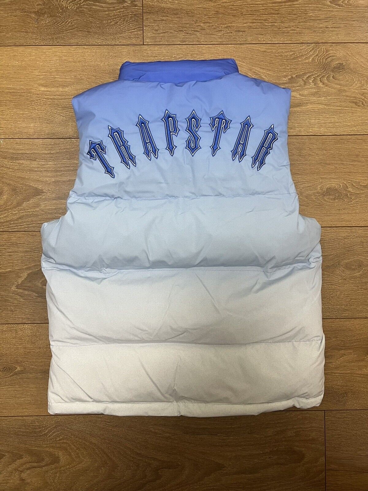 Trapstar Irongate Gilet Gradient Ice Blue - Größe S - Brandneu