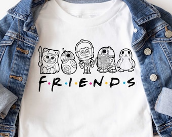 Könnte beinhalten: Weißes T-Shirt mit einer Schwarzweißillustration von Star Wars-Charakteren und dem Text "FRIENDS" mit bunten Punkten.