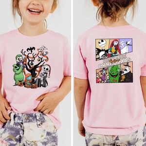 Puede incluir: Camiseta rosa con un gr&aacute;fico de Pesadilla Antes de Navidad en la parte delantera y trasera. El gr&aacute;fico delantero presenta a Jack Skellington, Sally y Zero. El gr&aacute;fico trasero presenta una imagen de estilo c&oacute;mic de Jack Skellington, Sally, Oogie Boogie y Zero. El texto "Pesadilla Antes de Navidad" est&aacute; impreso en la parte posterior.