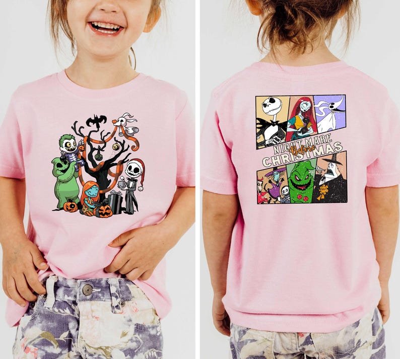 Puede incluir: Camiseta rosa con un gr&aacute;fico de Pesadilla Antes de Navidad en la parte delantera y trasera. El gr&aacute;fico delantero presenta a Jack Skellington, Sally y Zero. El gr&aacute;fico trasero presenta una imagen de estilo c&oacute;mic de Jack Skellington, Sally, Oogie Boogie y Zero. El texto "Pesadilla Antes de Navidad" est&aacute; impreso en la parte posterior.