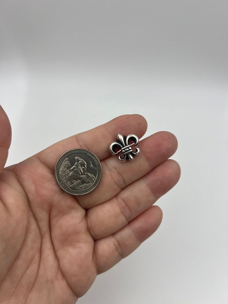 クロムハーツ　ピンバッジ　PIN BS-SMALL Chrome Hearts Silver Pin - Inspired by Iconic Design