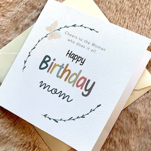 Tarjeta de saludos de cumpleaños de mamá, saludo artístico hecho a mano y personalizado con acento de mariposa