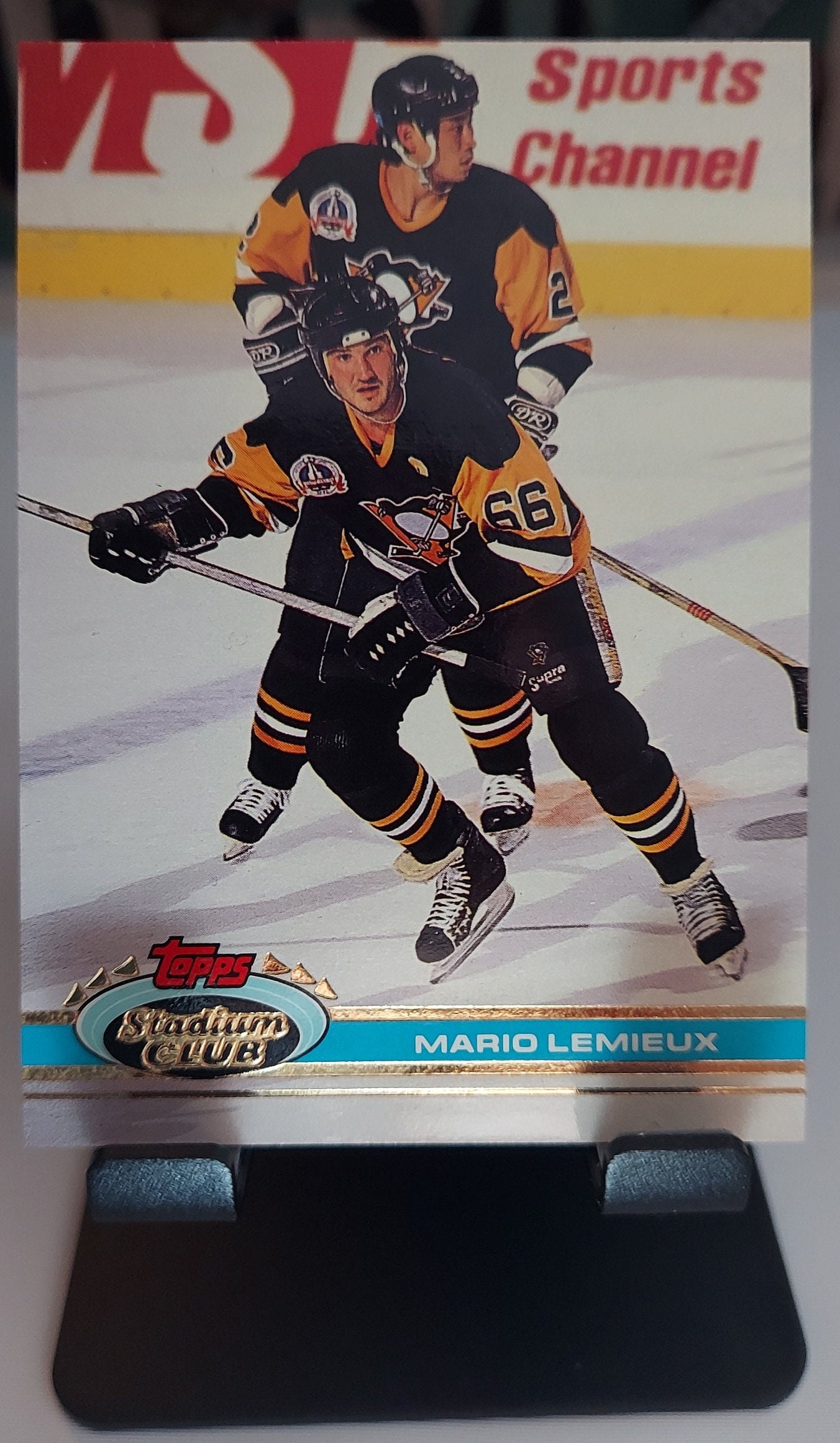 1991: Mario Lemieux leads Pittsburgh Penguins to first Stanley Cup title