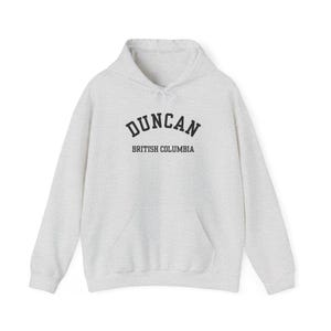 Duncan British Columbia (Unisex Heavy Blend Hooded Sweatshirt) Cowichan Valley Souvenir, BC Vancouver Island - black font