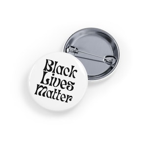Black Lives Matter (pin/knop) - BLM Allyship - Zwart lettertype - blacklivesmatter