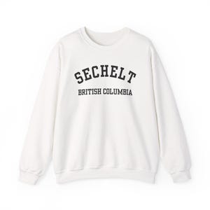 Sechelt, Columbia Británica (Sudadera unisex de cuello redondo de mezcla gruesa), recuerdo de Sunshine Coast, Columbia Británica, acogedor jersey costero (fuente negra) imagen 2