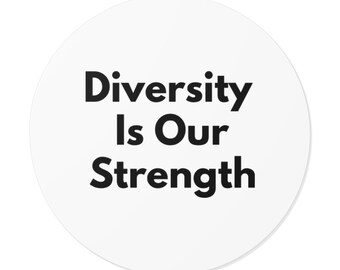 A Diversidade é a Nossa Força - Adesivo de Vinil Redondo Minimalista e Arrojado (5 tamanhos), Adesivo Antirracismo, Adesivo de Solidariedade Multicultural - Branco