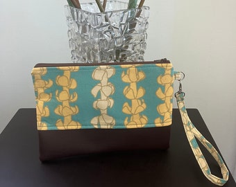 Puakenikeni wristlet,  hawaiian print clutch, puakenikeni purse, hawaiian gift for friend, purse organizer