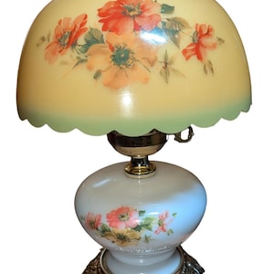 Crown Creative Industries Hurricane Style Lampe Glaskörper Kunststoffschirm Vom Winde verweht Parlour Lamp Elektrisch betriebene 18 &quot;Vintage 1970er Jahre