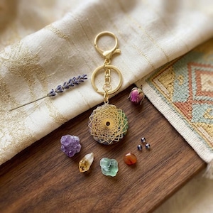 7 Chakra Orgonite Keychain, Sacred Geometry Energy Bag Charm, Gold Foil & Crystal Resin Keyring, EMF Protection Spiritual Gift, Lucky Amulet