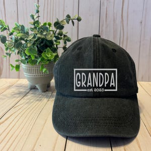 Grandpa est 2023, Custom Hat, Grandpa Cap, Baseball Hat, Silver Embroidered Distressed Black Vintage, Gift for Men, Gift For Grandpa, Guys
