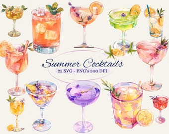 Op de afbeelding: Een verzameling van 22 kleurrijke zomercocktails met verschillende vruchten en bloemen. De cocktails bevinden zich in verschillende glazen en zijn in een rij gerangschikt. De tekst "Summer Cocktails" is geschreven in een decoratief lettertype boven de cocktails. De tekst "22 SVG - PNG's 300 DPI" is geschreven onder de cocktails.