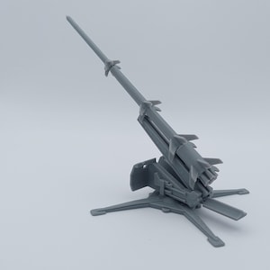 Könnte beinhalten: Graues Modell eines Raketenwerfers mit einem langen, abgewinkelten Lauf und einer Basis mit mehreren Beinen für Stabilität. Der Werfer hat ein detailliertes Design mit sichtbaren mechanischen Komponenten und einer Reihe kleiner, geflügelter Projektile. Die Gesamtästhetik ist industriell und technisch.