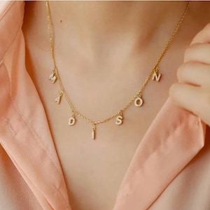 Collar de letras personalizadas Bling - Collar de letras colgantes de oro - Regalo personalizado para mamá Collar con nombre