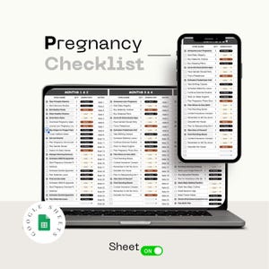 Peut inclure: Une liste de contrôle de grossesse numérique affichée sur un ordinateur portable et un smartphone. L'écran de l'ordinateur portable affiche une feuille de calcul avec des noms d'articles, des quantités et des notes. Le smartphone affiche une liste de contrôle similaire.