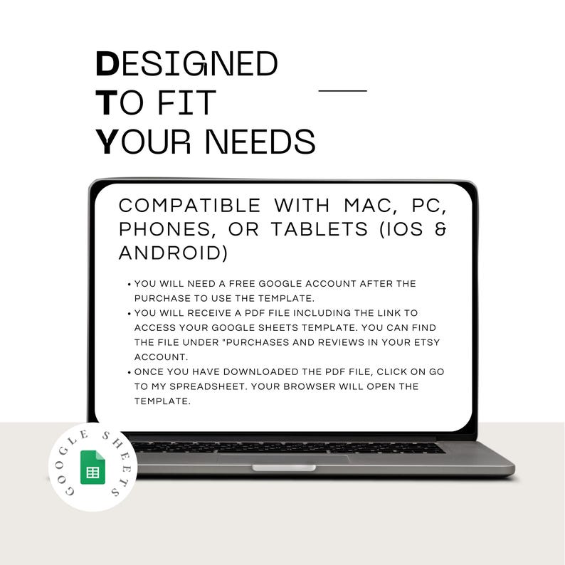 Puede incluir: Una computadora port&aacute;til muestra el texto: "DESIGNED TO FIT YOUR NEEDS". La pantalla tambi&eacute;n muestra "COMPATIBLE CON MAC, PC, TEL&Eacute;FONOS O TABLETAS (IOS & ANDROID)". Tambi&eacute;n se ven instrucciones para acceder a una plantilla de Google Sheets.