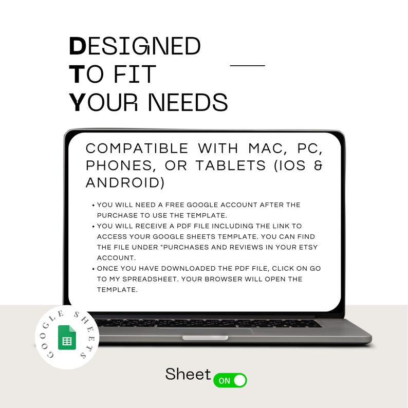 K&ouml;nnte beinhalten: Ein Laptop-Bildschirm zeigt eine Google Sheets-Vorlage mit dem Text "DESIGNED TO FIT YOUR NEEDS" und "COMPATIBLE WITH MAC, PC, PHONES, OR TABLETS (IOS & ANDROID)". Der Bildschirm enth&auml;lt auch eine Liste von Anweisungen zur Verwendung der Vorlage. Der Laptop befindet sich auf einer wei&szlig;en Oberfl&auml;che mit einem Google Sheets-Logo in der linken unteren Ecke. Der Text "Sheet ON" ist in der rechten unteren Ecke sichtbar.