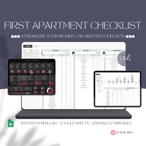 Könnte beinhalten: Ein Laptop-Computer, auf dem eine Google Sheets-Tabelle mit einer Checkliste für eine erste Wohnung angezeigt wird. Die Tabelle hat fünf Registerkarten mit den Bezeichnungen "Küche", "Vorratskammer", "Badezimmer", "Schlafzimmer" und "Umzugsliste". Die Tabelle ist mit "Erste Wohnung Checkliste" betitelt und hat den Text "Optimieren Sie Ihren Workflow, meistern Sie Ihre Daten" unter dem Titel. Die Tabelle befindet sich auf einem weißen Hintergrund mit einem grauen Rahmen. Der Laptop befindet sich auf einem grauen Hintergrund.