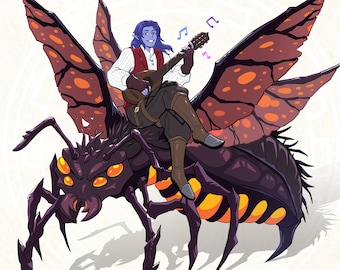 Op de afbeelding: Een blauwhuidige elf die een luit bespeelt terwijl hij op een groot, zwart en geel insect met vleugels rijdt. Het insect heeft oranje vlekken op zijn vleugels en een gesegmenteerd lichaam.
