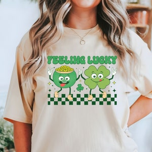 Comfort Colors Feeling Lucky Shirt Retro St Patty&#39;s Day Shirt St Patricks Day Shirt Distressed Shirt Lucky Clover Shirt Vintage Drinking