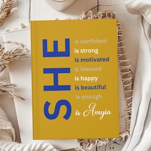 Ela é eu – Diário Sigma Gamma Rho para poodles bonitas – Diário personalizado com nome – Caderno personalizado – Presente de irmandade SGRho para irmãs