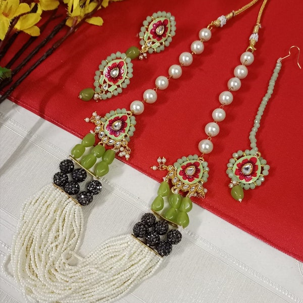 Nauratan Necklace Set With Tika.  Nauratan Dholki Set. Navratan Bridal, Pakistani Bridal, Hyderabadi Bridal, Indian Bridal. Mehndi Mayoon.