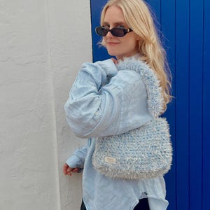 Flauschige Baby Blaue Häkeltasche - Mittlere CROHINI JOE Tasche - Handgemacht - Gehäkelte Tasche