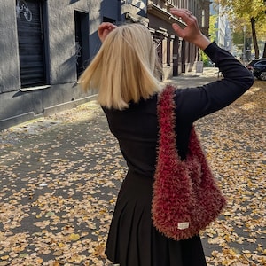 Flauschige Bordeaux Häkel Tasche - Große CROHINI LIINA Tasche - Handmade Gehäkelte Tasche