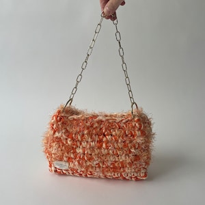 Flauschige Orange Häkel Tasche - Mittlere CROHINI JOE Tasche - Handgemacht - Gehäkelte Tasche